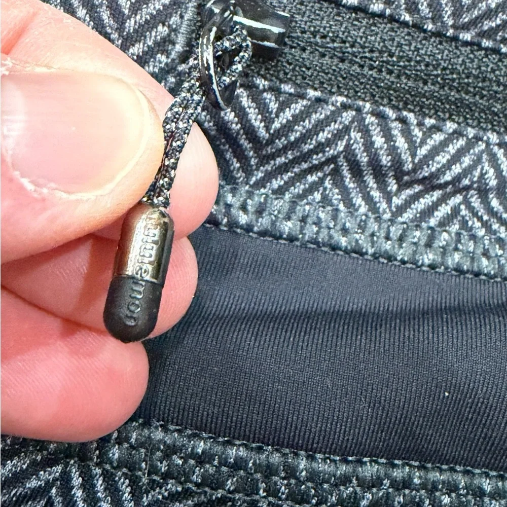 Lululemon Run Inspire Crop ll Size 4 All Luxtreme Black Heathered Leggings - Picture 7 of 12